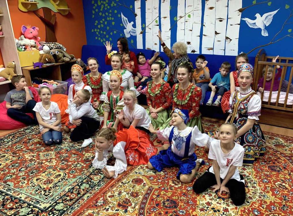 Ансамбль танца «Ровесник» Центра культуры «Хорошевский» возрождает традицию чествовать героев страны и дарить им праздничные концерты