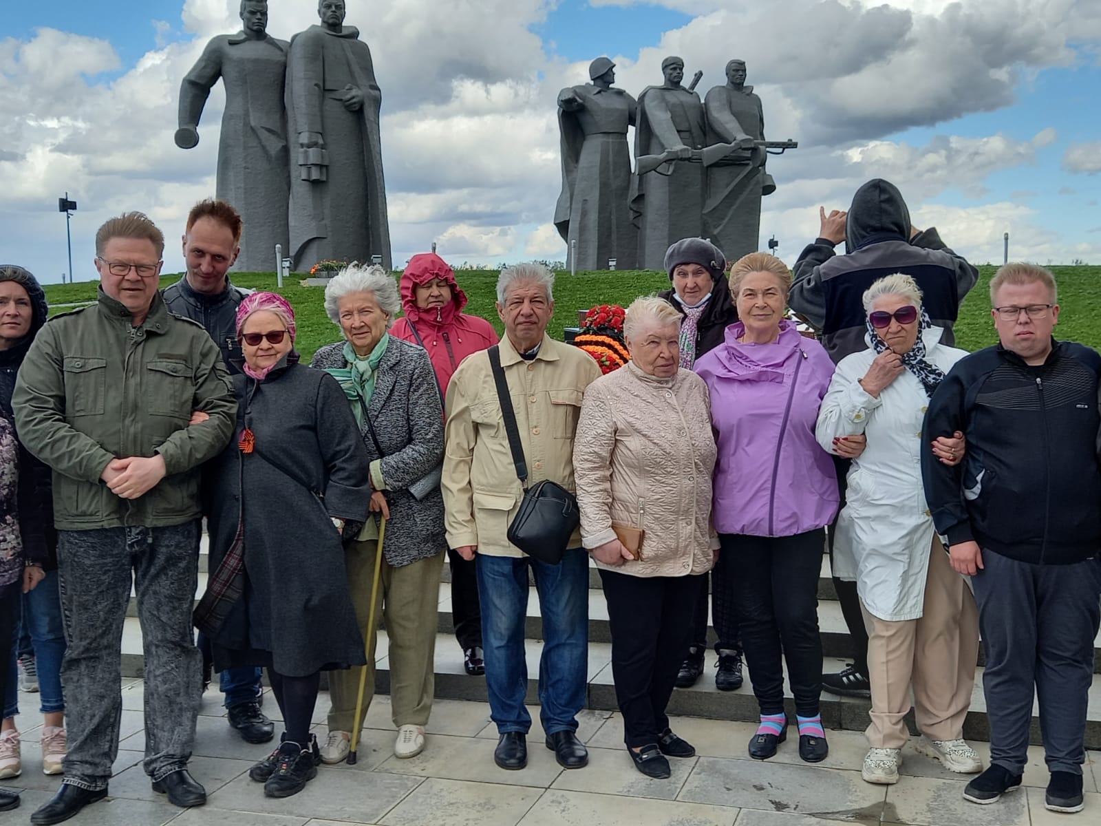 Члены МРО "Кунцево" МГО ВОИ посетили Мемориальный комплекс у села Дубосеково