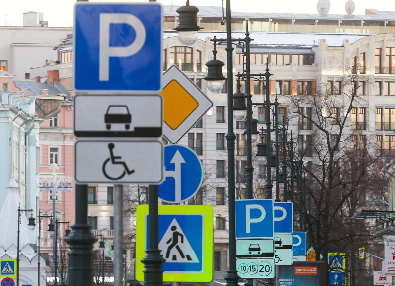 Парковочные места для инвалидов могут оборудовать специальными столбиками-блокираторами