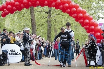 Клэр Ломас приняла участие в Лондонском марафоне