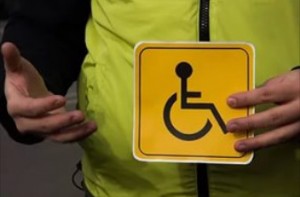 Автомобильные наклейки со знаком «Инвалид» могут изъять из свободной продажи в Москве и персонифицировать