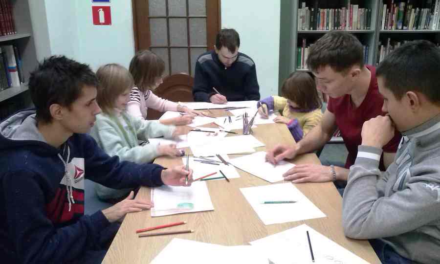 Дети инвалиды Западной окружной организации МГО ВОИ посещают кружок по рисованию