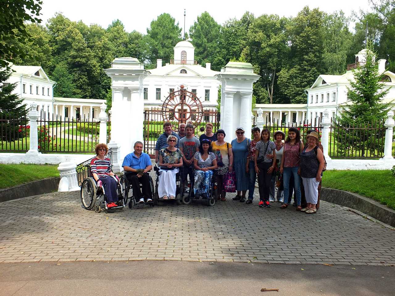 Члены МРО "Новокосино" МГО ВОИ посетили усадьбу Середниково